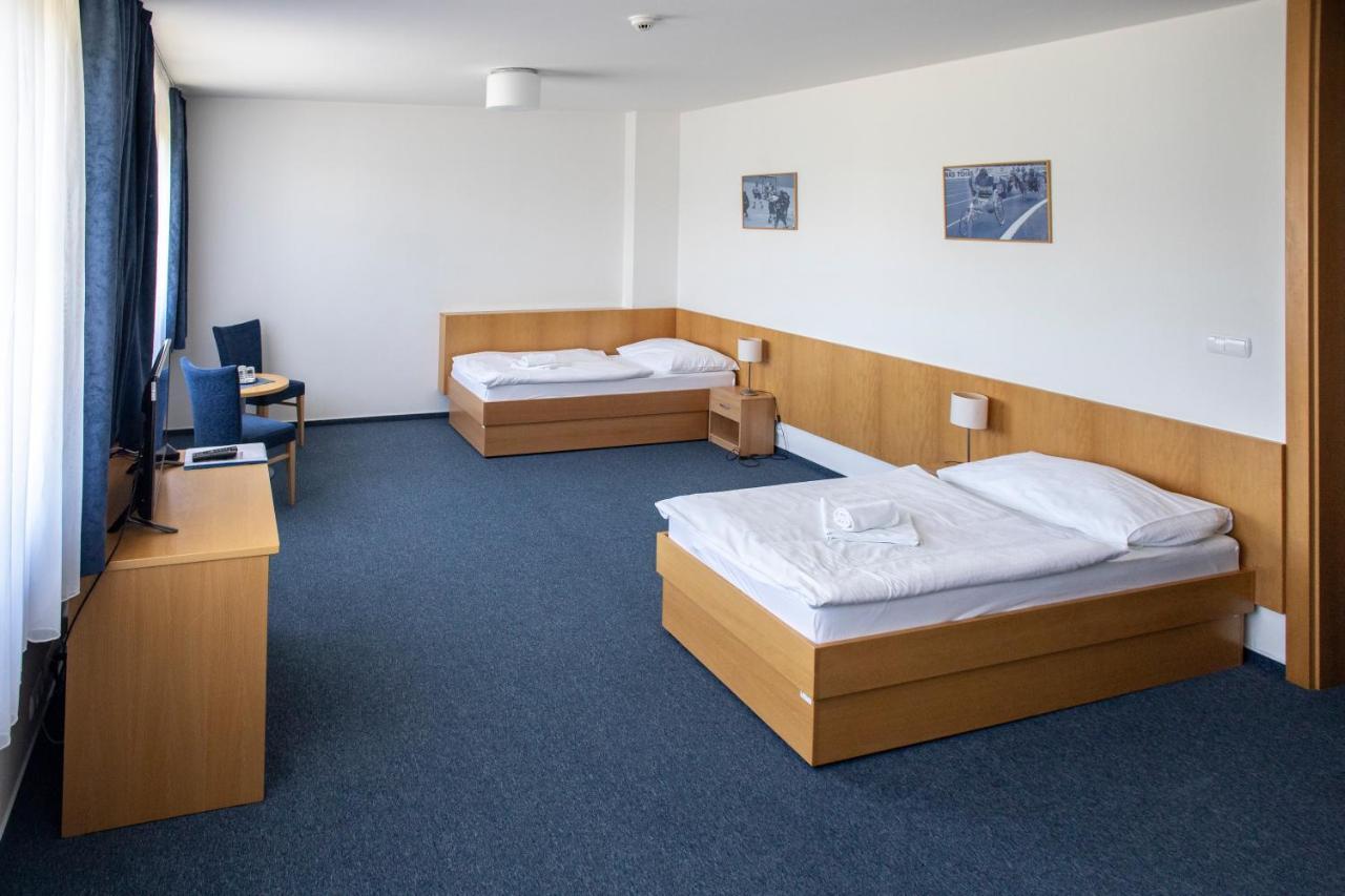 Hotel Puls Острава Екстериор снимка