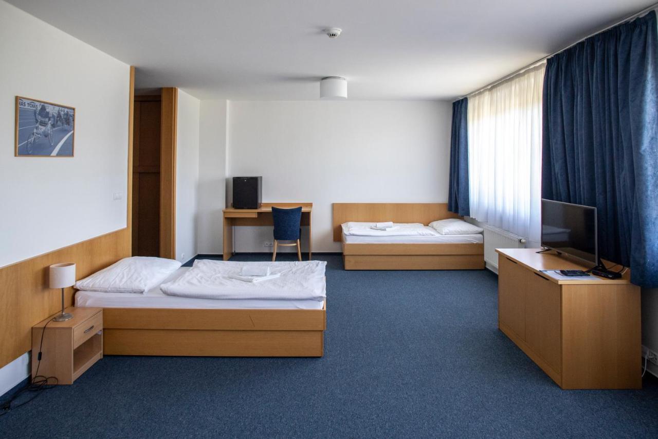 Hotel Puls Острава Екстериор снимка